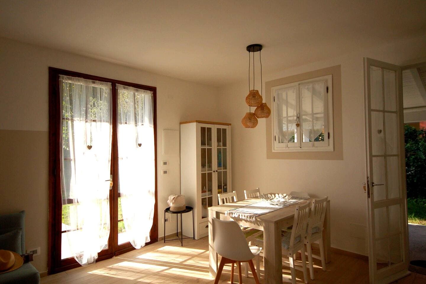 Zona Pranzo Moderna e Cucina